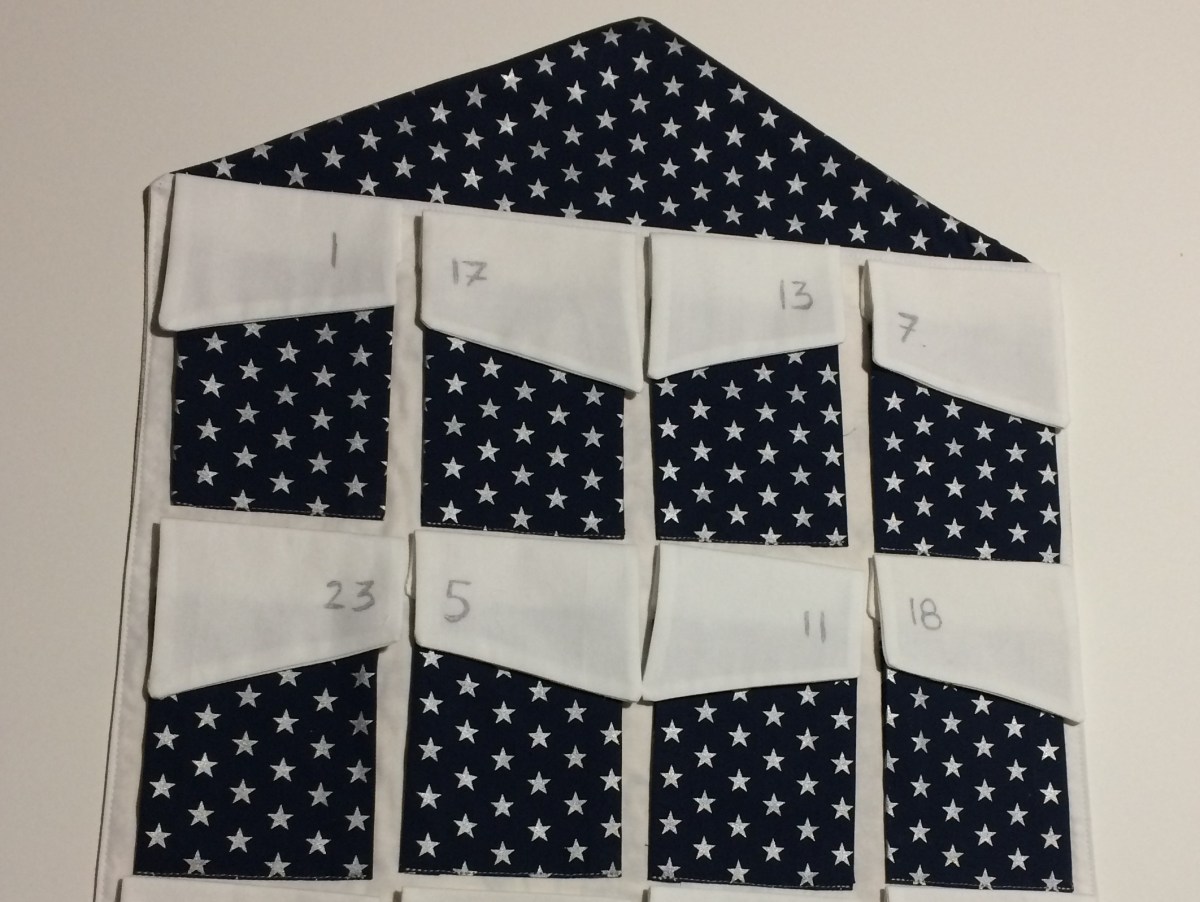 Coudre un calendrier de l’avent en tissu grâce au tutoriel de Mondial
